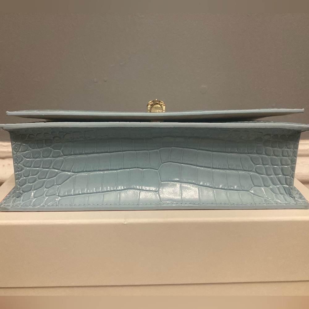 BNIB ALEXANDER McQUEEN Medium Skull Bag in Light Blue with Gold Hardware - Picture 4 of 5